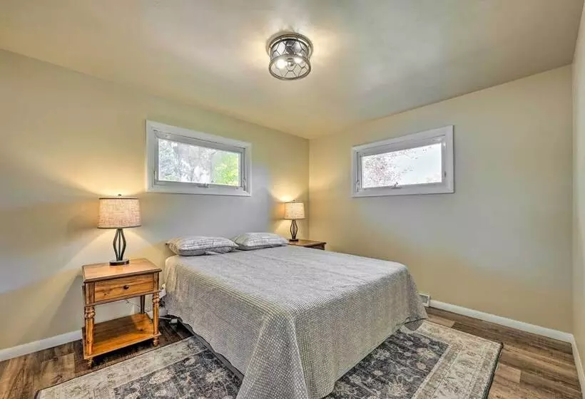 Updated Pet Friendly Home   9 Mi To Ski Area!