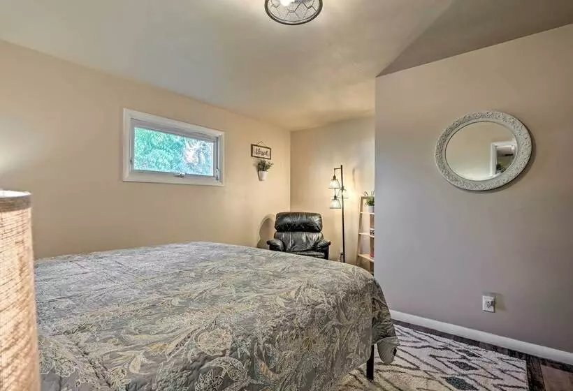 Updated Pet Friendly Home   9 Mi To Ski Area!