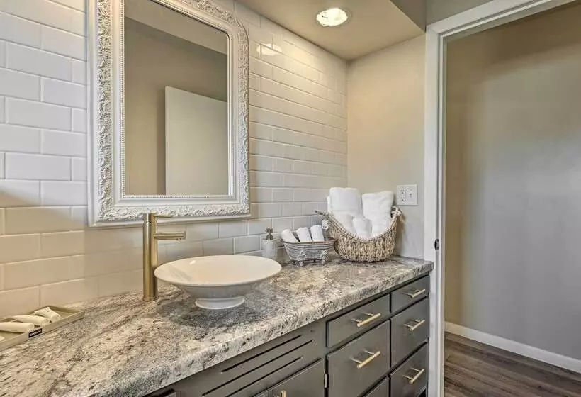 Updated Pet Friendly Home   9 Mi To Ski Area!