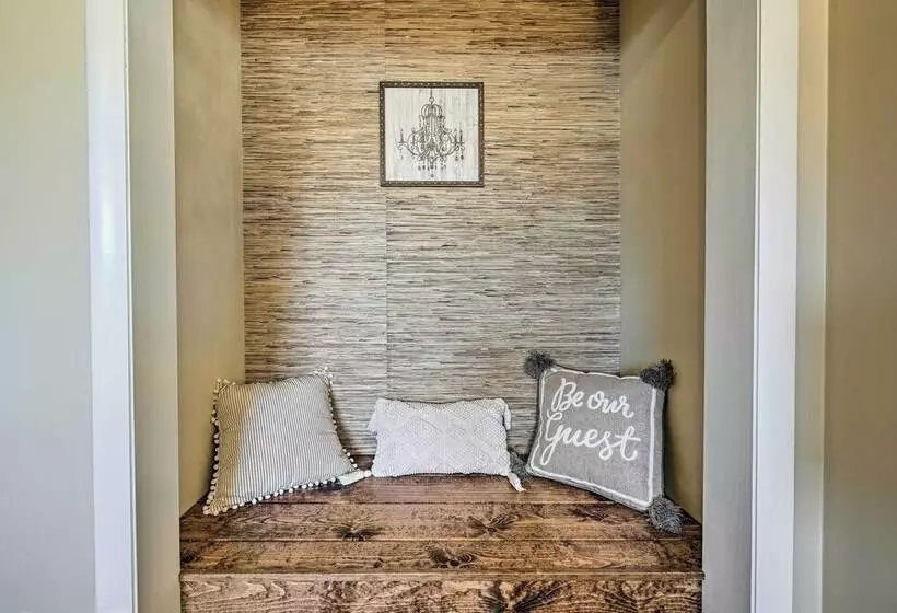 Updated Pet Friendly Home   9 Mi To Ski Area!