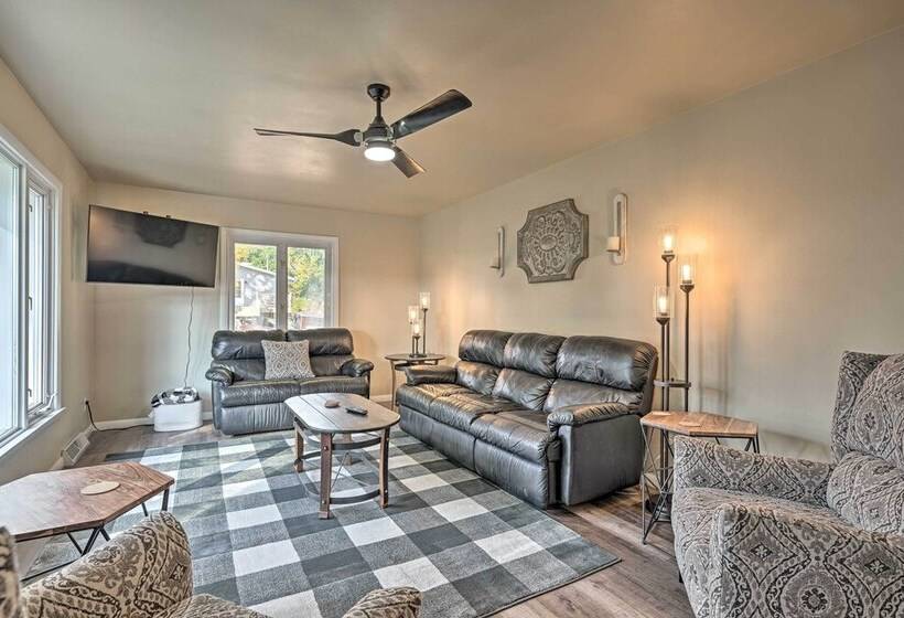 Updated Pet Friendly Home   9 Mi To Ski Area!