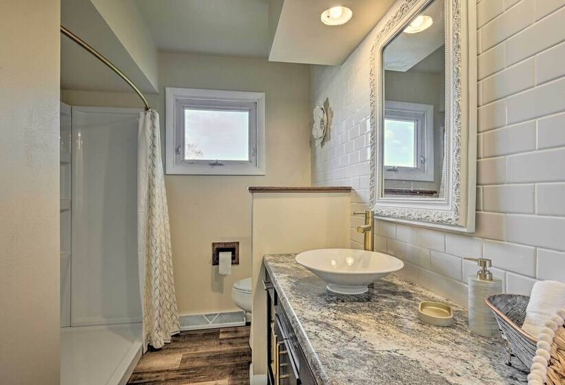 Updated Pet Friendly Home   9 Mi To Ski Area!