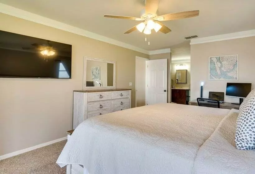 Waterfront Cape Coral Home W/ Pool & Gulf Access