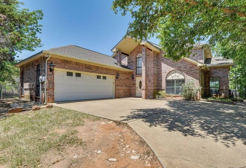 Waterfront Granbury Home W/ 3 Decks & Lake Access!