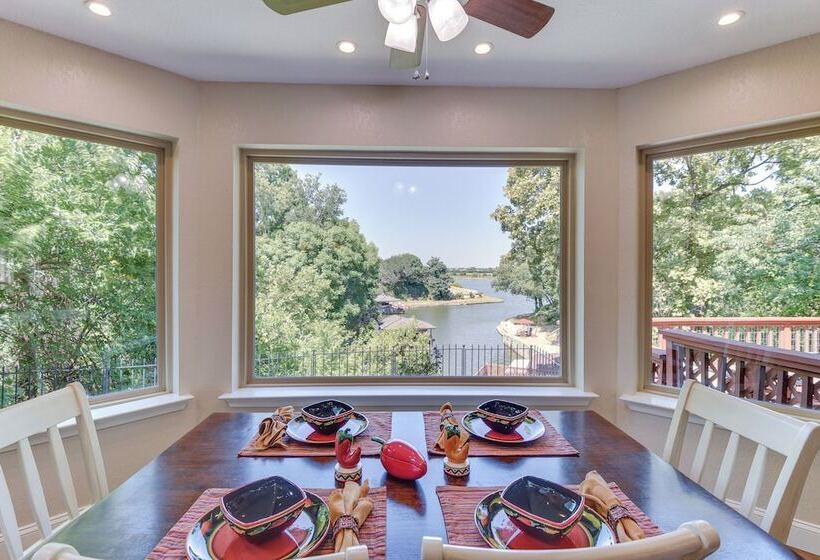 Waterfront Granbury Home W/ 3 Decks & Lake Access!