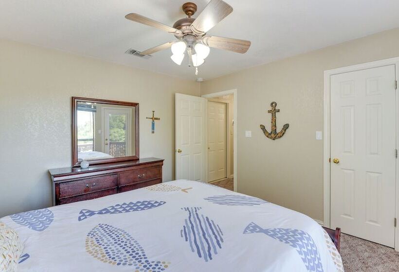 Waterfront Granbury Home W/ 3 Decks & Lake Access!