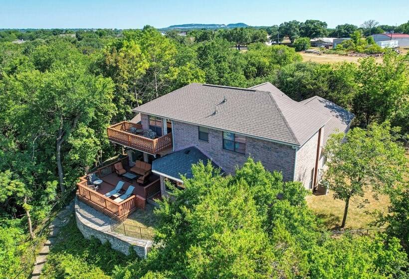 Waterfront Granbury Home W/ 3 Decks & Lake Access!