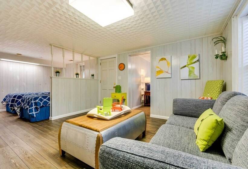 Waterfront Hot Springs Oasis 6 Mi To Downtown!