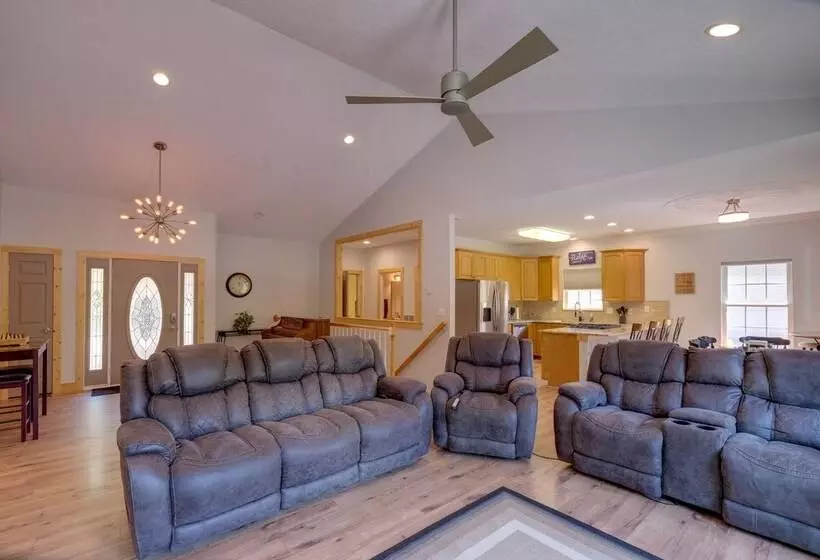 Waterfront Smith Mountain Lake Home W/ Boat Dock!