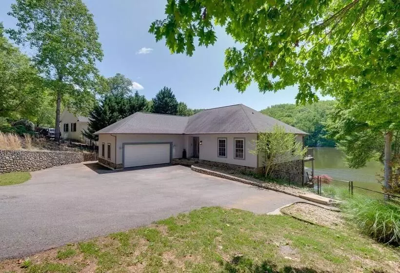 Waterfront Smith Mountain Lake Home W/ Boat Dock!