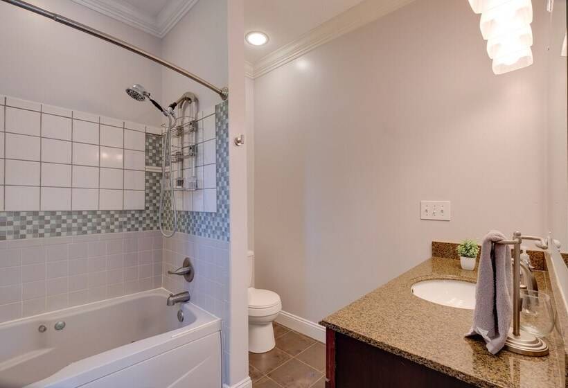 Waterfront Smith Mountain Lake Home W/ Boat Dock!