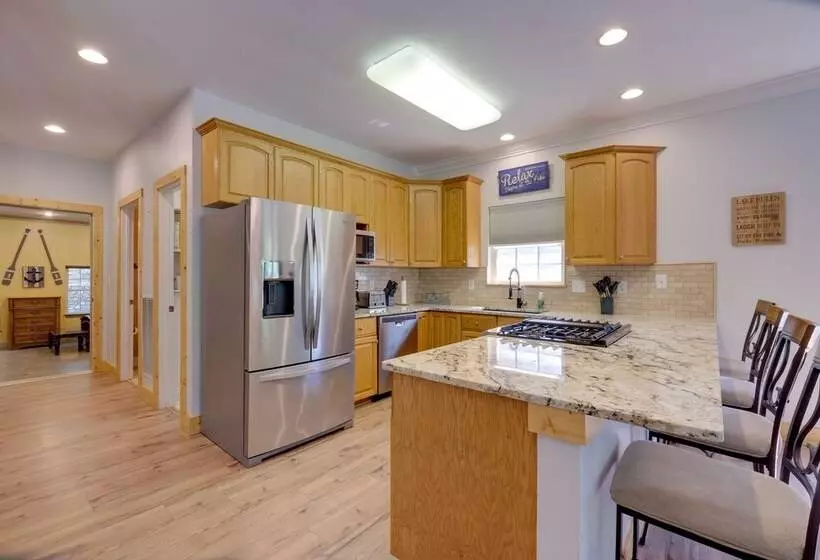 Waterfront Smith Mountain Lake Home W/ Boat Dock!