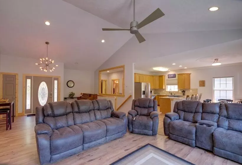 Waterfront Smith Mountain Lake Home W/ Boat Dock!