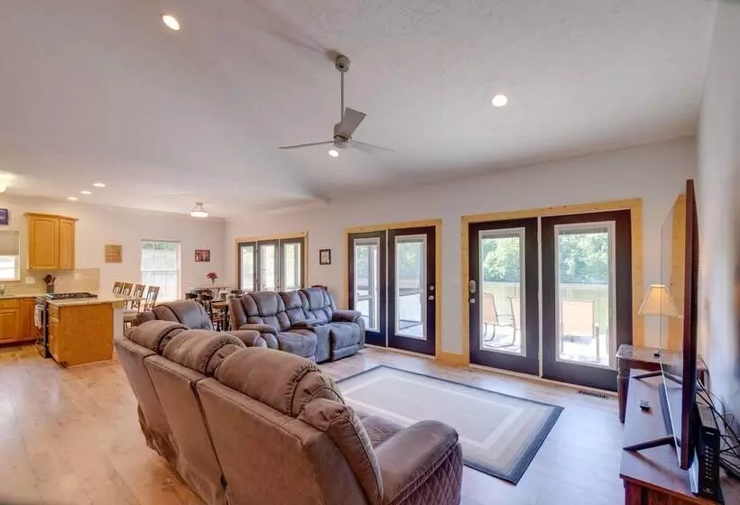 Waterfront Smith Mountain Lake Home W/ Boat Dock!