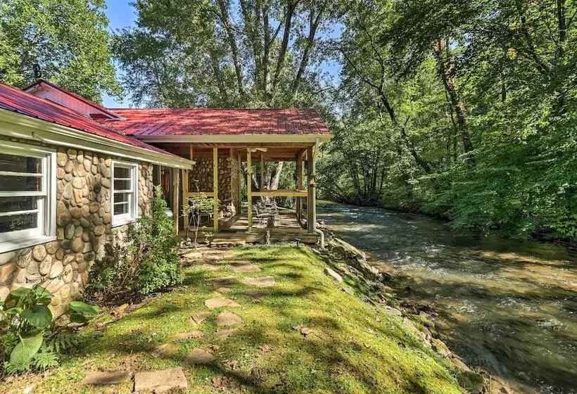 Waynesville Creekside Cottage: Outdoor Relaxation!