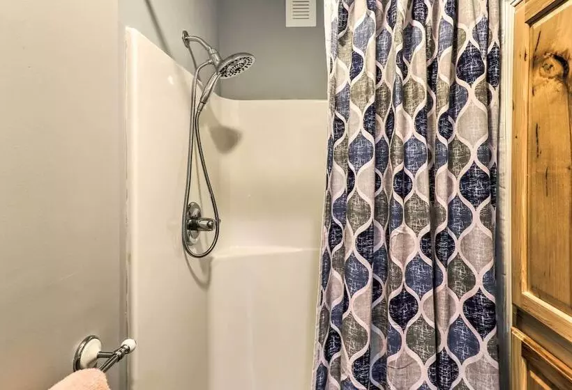 Waynesville Creekside Cottage: Outdoor Relaxation!