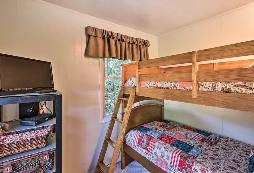 Waynesville Creekside Cottage: Outdoor Relaxation!