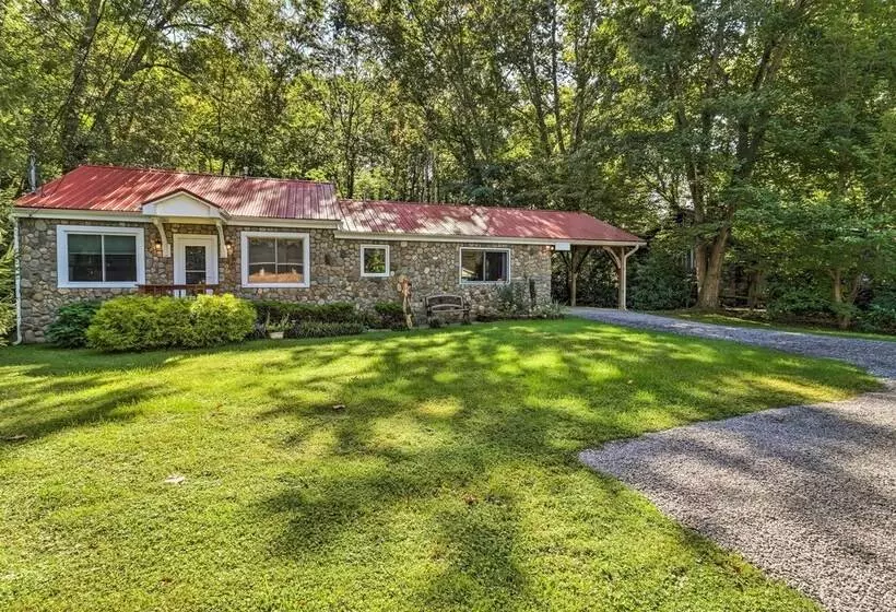 Waynesville Creekside Cottage: Outdoor Relaxation!