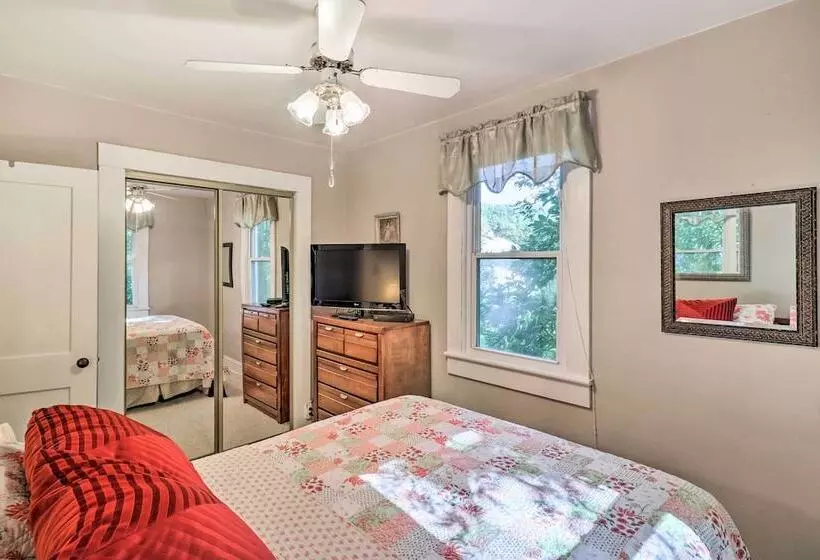 Waynesville Creekside Cottage: Outdoor Relaxation!