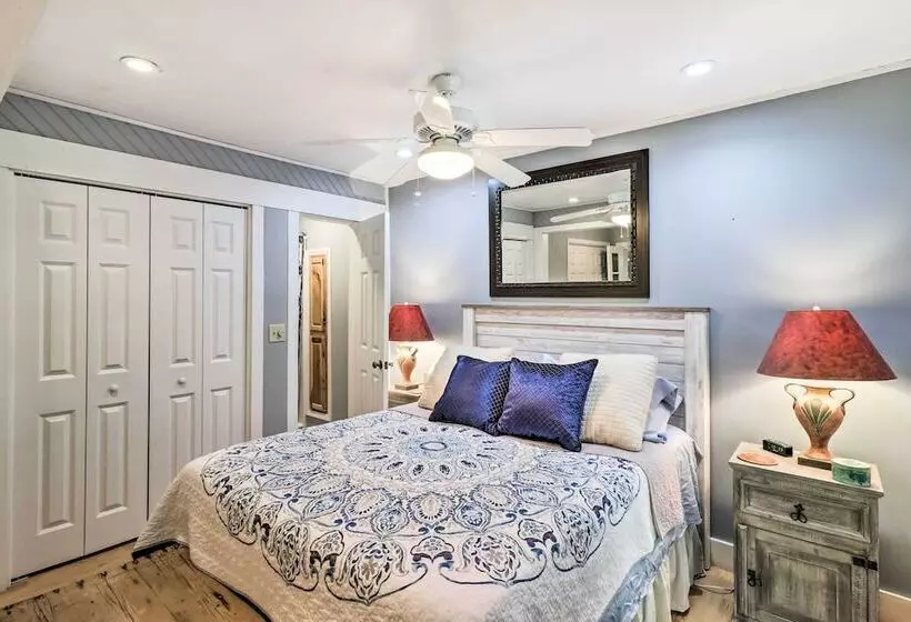 Waynesville Creekside Cottage: Outdoor Relaxation!