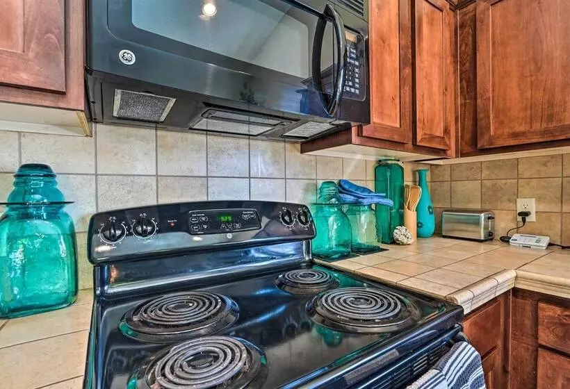 Yuma Family Home W/ Covered Patio + Grill!