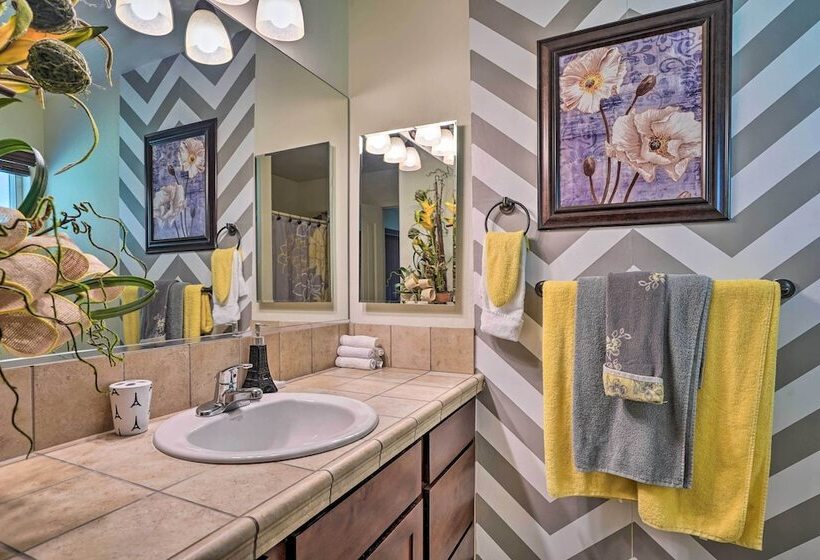 Yuma Family Home W/ Covered Patio + Grill!