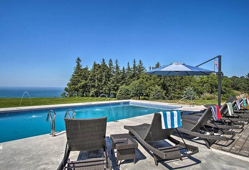 7 Acre Coastal Michigan Home W/hot Tub & Sauna!