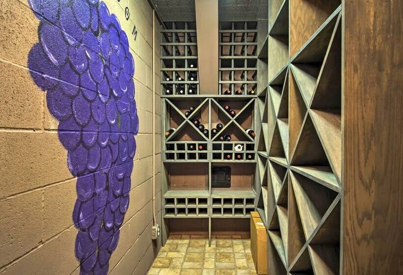 7 Acre Coastal Michigan Home W/hot Tub & Sauna!