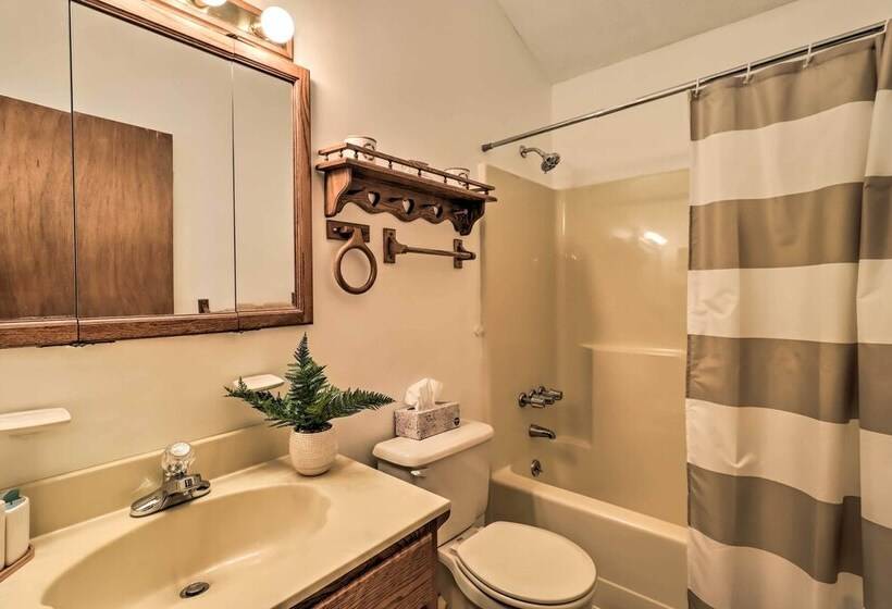 Near Big Boulder Mtn: Cabin W/ Furnished Deck