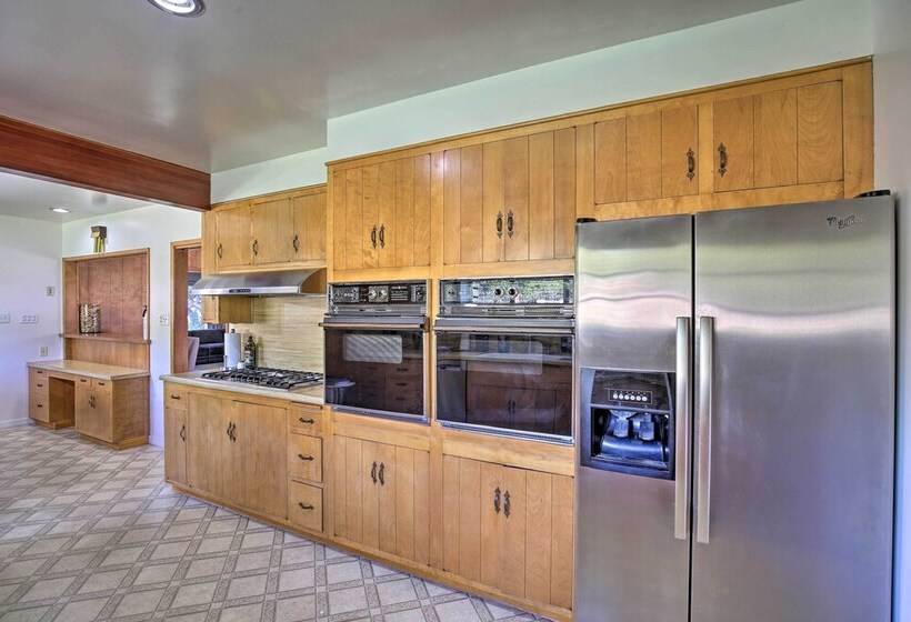 Beautiful Whittier Home W/ Pool & Gas Grill!