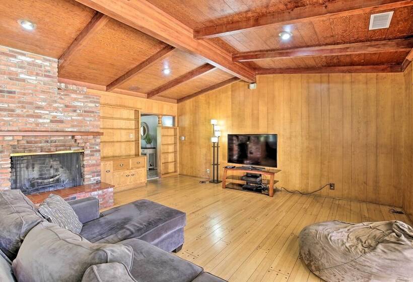 Beautiful Whittier Home W/ Pool & Gas Grill!