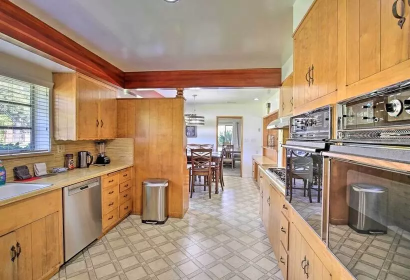 Beautiful Whittier Home W/ Pool & Gas Grill!