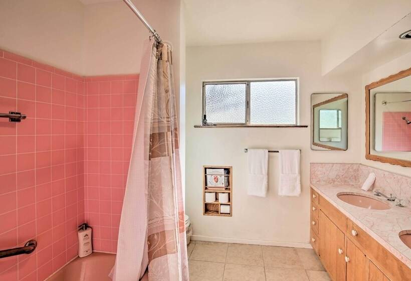 Beautiful Whittier Home W/ Pool & Gas Grill!