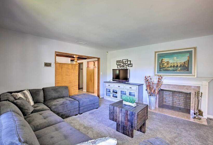 Beautiful Whittier Home W/ Pool & Gas Grill!