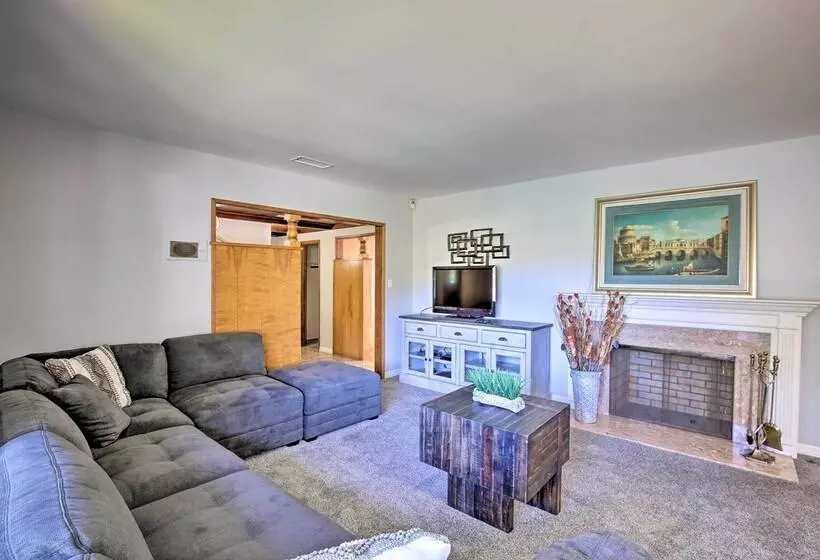 Beautiful Whittier Home W/ Pool & Gas Grill!