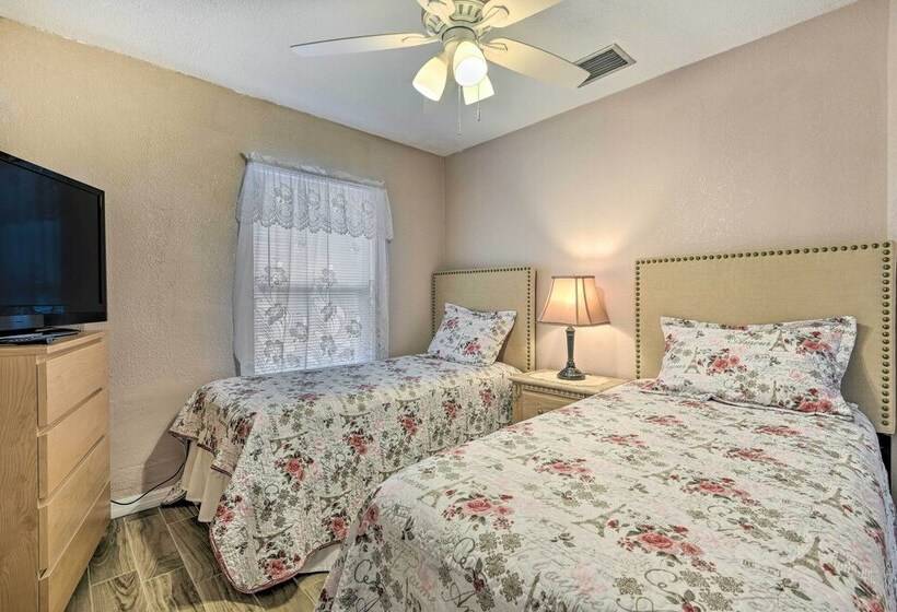 Spacious Bradenton Duplex, 10 Mi To Coquina Beach!