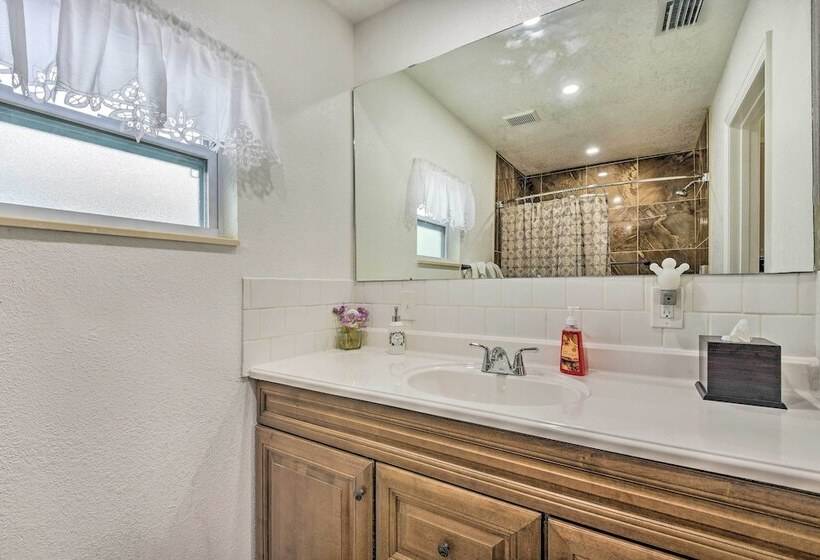 Spacious Bradenton Duplex, 10 Mi To Coquina Beach!