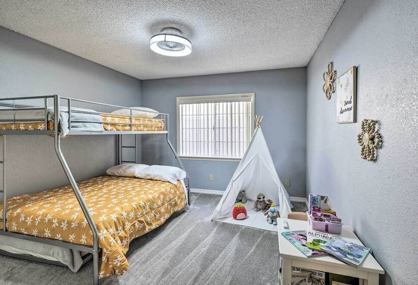 Bullhead City Home W/ Game Room!