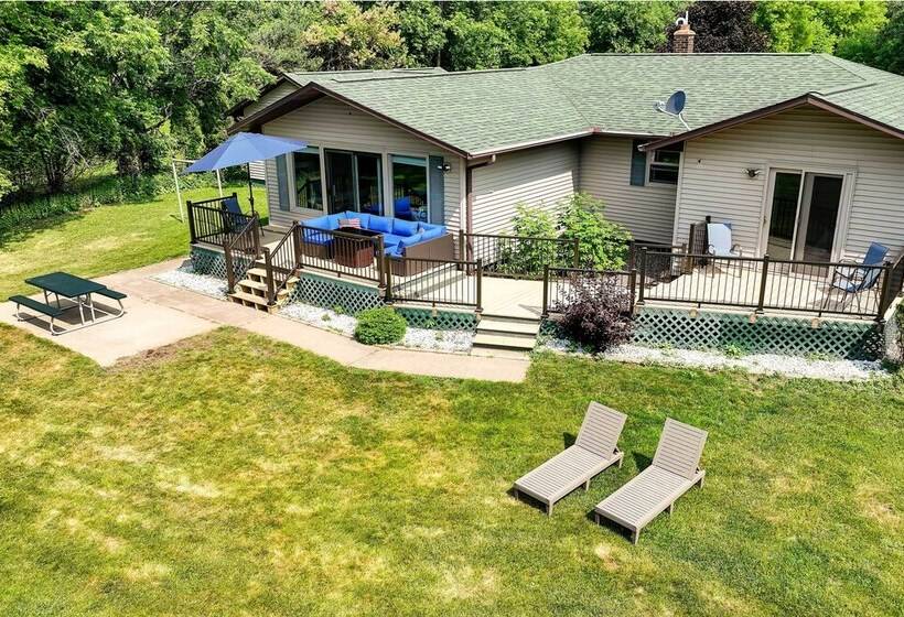 Charming Wausau Cottage: On Site Lake Access!