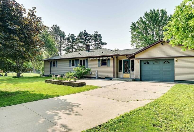 Charming Wausau Cottage: On Site Lake Access!