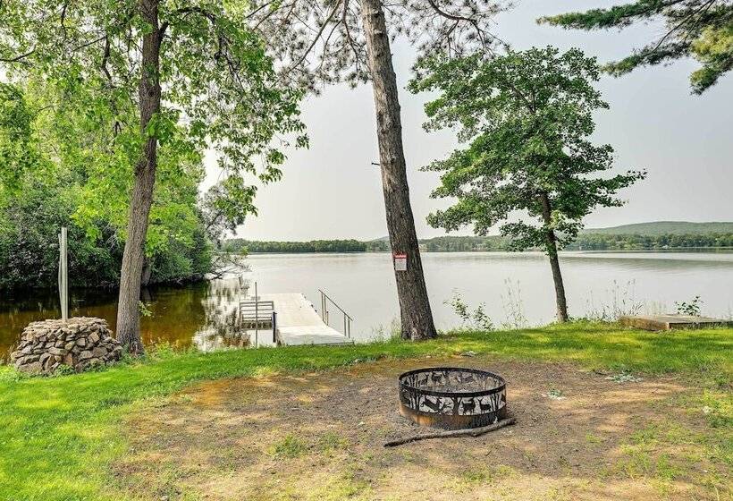 Charming Wausau Cottage: On Site Lake Access!