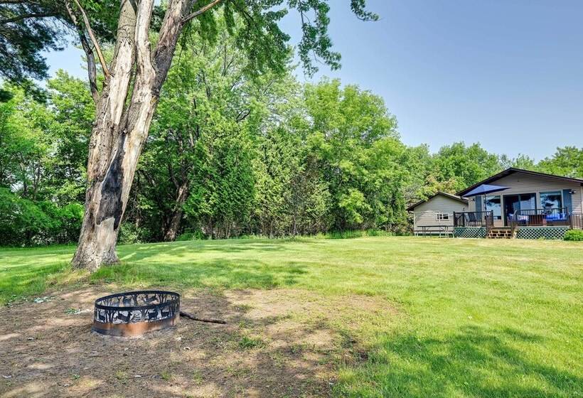 Charming Wausau Cottage: On Site Lake Access!