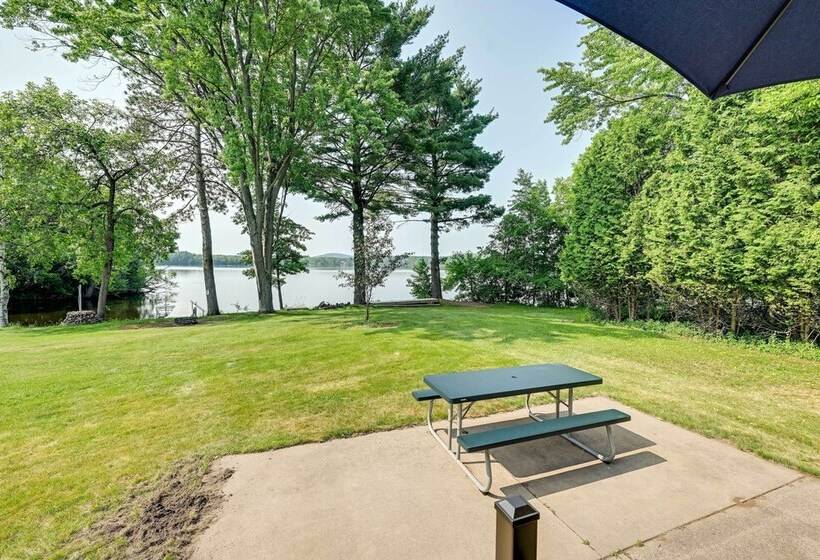 Charming Wausau Cottage: On Site Lake Access!
