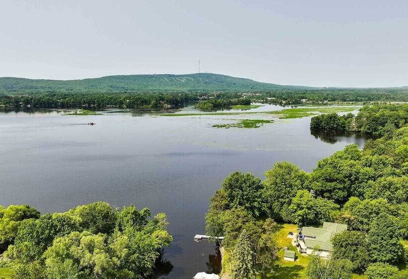 Charming Wausau Cottage: On Site Lake Access!
