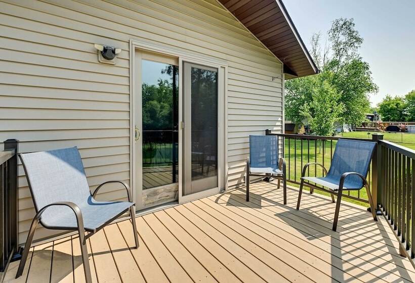 Charming Wausau Cottage: On Site Lake Access!