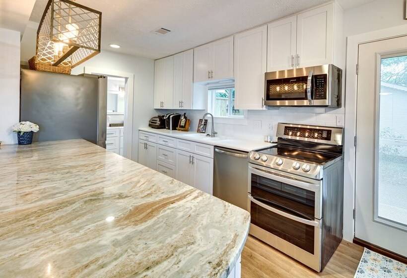 Chic Historic Myrtle Beach Cottage: Steps To Beach