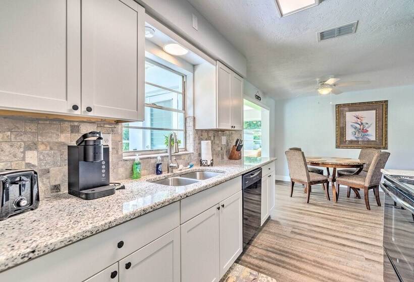 Contemporary Beverly Hills Gem W/ Sun Room!