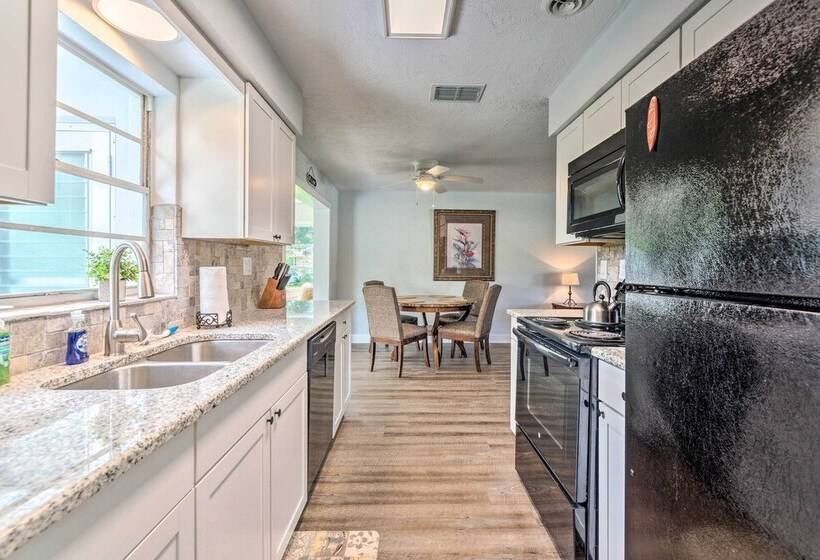 Contemporary Beverly Hills Gem W/ Sun Room!