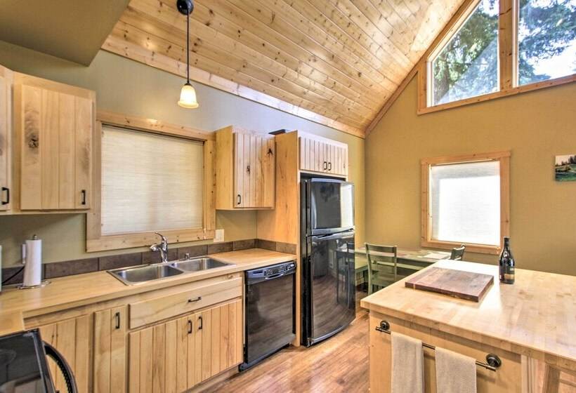 Cozy Hikers Getaway, 5 Mi To Mt Rainier Natl Park