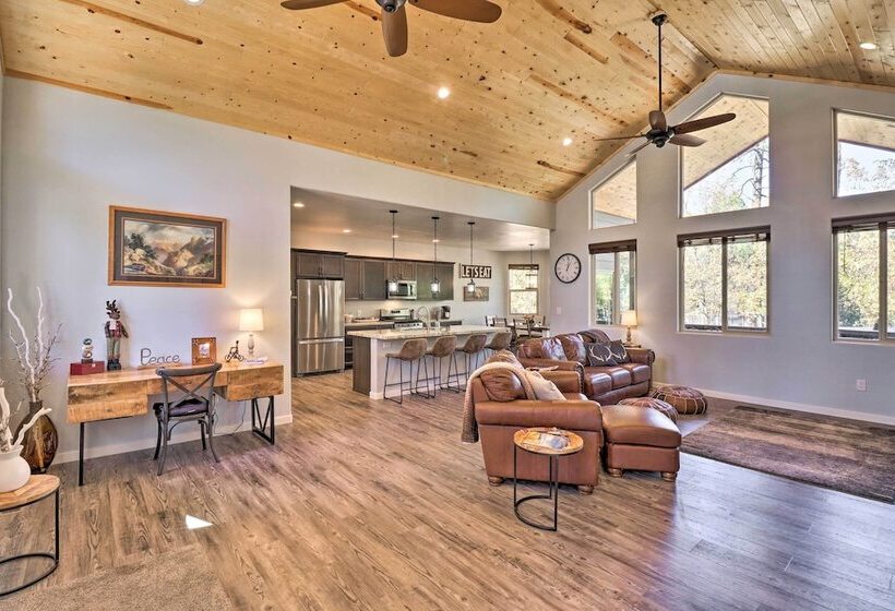 Cozy Lakeside Cabin W/ Hammock, Deck & Grill!